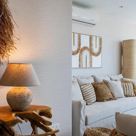 Apartmán Aelia - Chic 2-br & Balcony In Larnaca