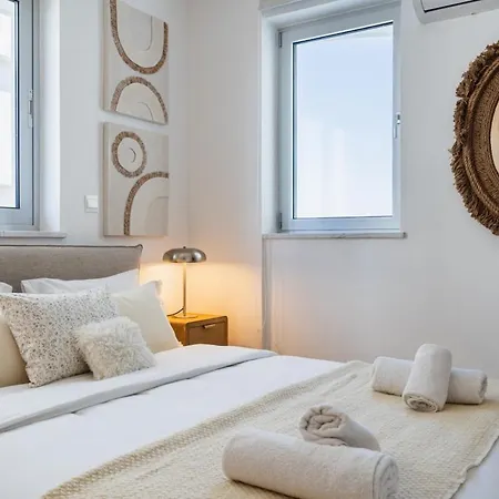 Aelia - Chic 2-br & Balcony In Apartmán *