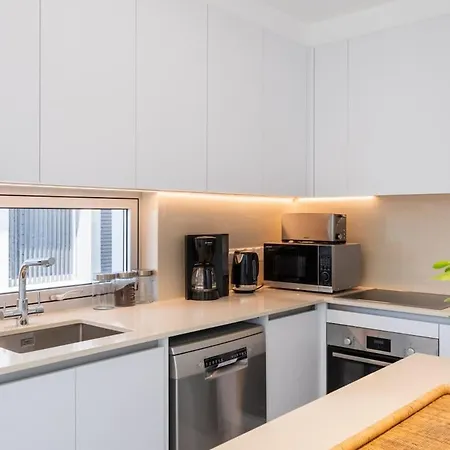 Apartmán Aelia - Chic 2-br & Balcony In
