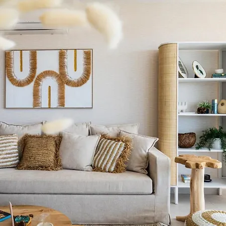 Aelia - Chic 2-br & Balcony In Apartmán Larnaca
