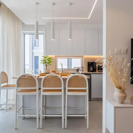 아파트 Aelia - Chic 2-br & Balcony In 라르나카