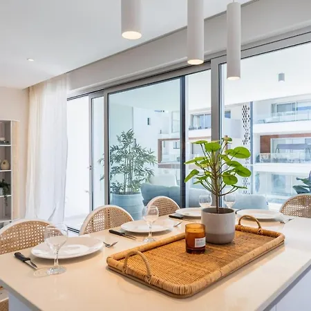 Aelia - Chic 2-br & Balcony In *