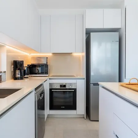 Aelia - Chic 2-br & Balcony In 아파트 *