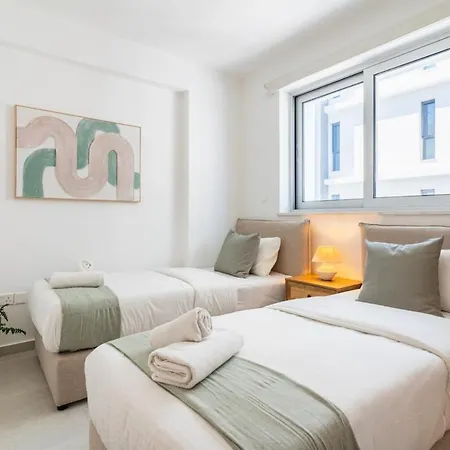 Aelia - Chic 2-br & Balcony In ラルナカ