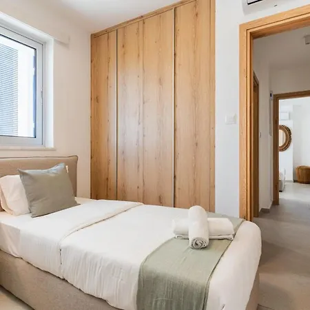 Aelia - Chic 2-br & Balcony In * ラルナカ