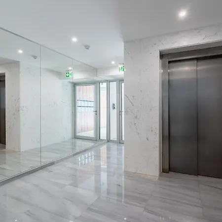 Aelia - Chic 2-br & Balcony In 아파트