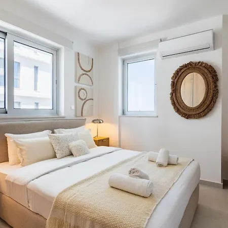 Aelia - Chic 2-br & Balcony In *