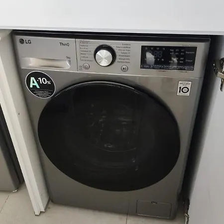 Aelia - Chic 2-br & Balcony In * 라르나카