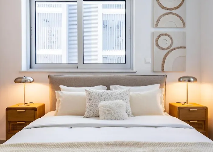 Lägenhet Aelia - Chic 2-br & Balcony In *