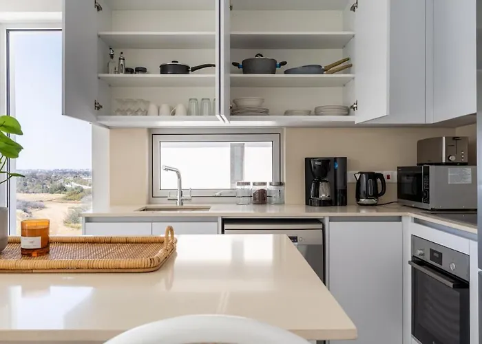 Aelia - Chic 2-br & Balcony In Lägenhet