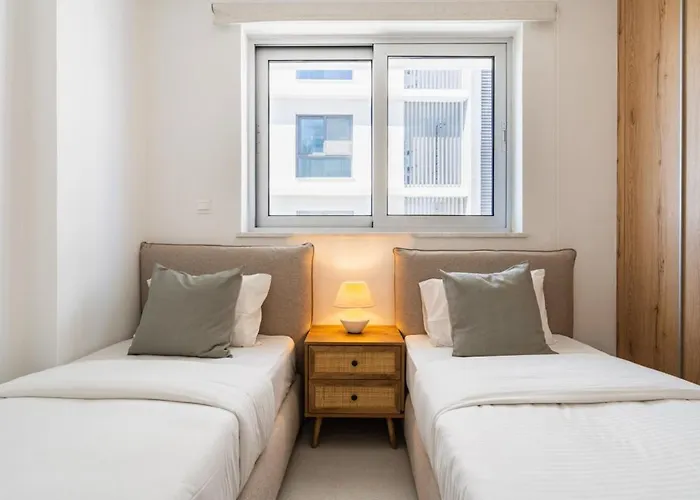 Aelia - Chic 2-br & Balcony In Lägenhet Larnaca